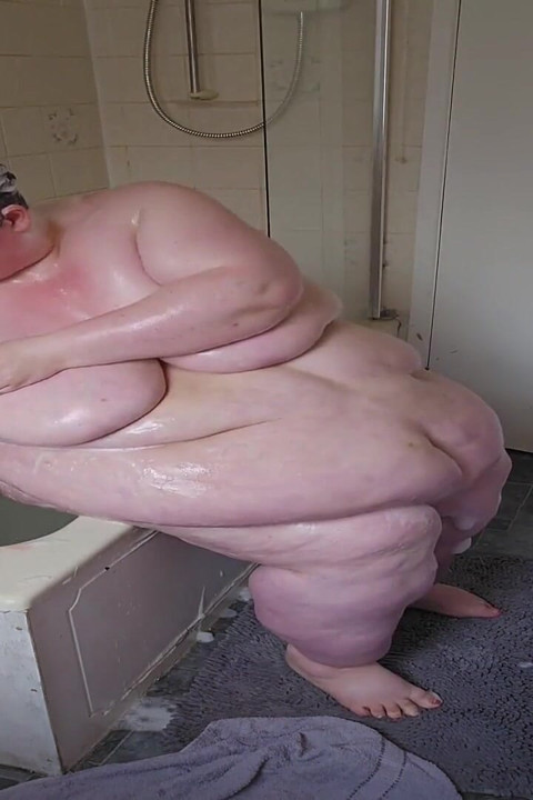 SSBBW не може да се къпе Част 2 в банята