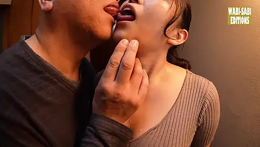 Heatwave spannung steigt, als eine engagierte kurvige ehefrau ihre mutige, überwältigende Präsenz enthüllt, szene 3