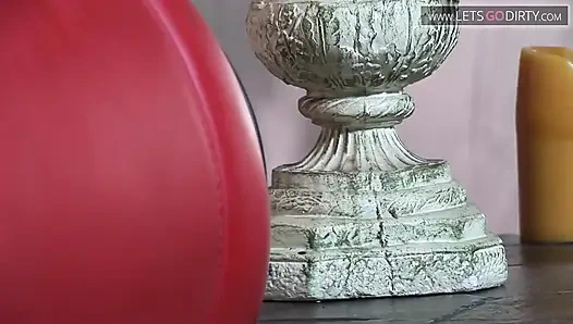 Üvey erkek kardeşim sıkı amcığımı seviyor