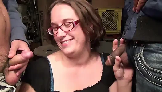 Sie Wird Im Keller Blasen Und Mit Einer Kette Gefickt Werden
