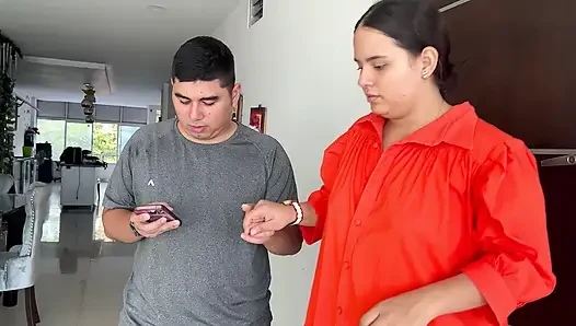 ICH FICKE DIE TOCHTER EINES BLINDEN MANNES NEBEN IHM, SPERMA FÄLLT AUF IHN UND ER DACHTE, ES SEI SAHNE