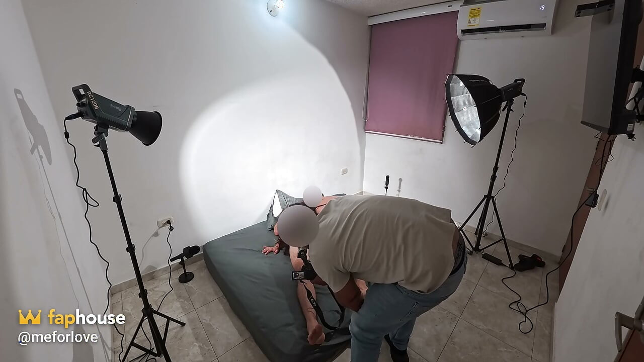 Video Completo Detrás De Camaras: Chica Sexi De Gran Culo Da Las Mejores Mamadas