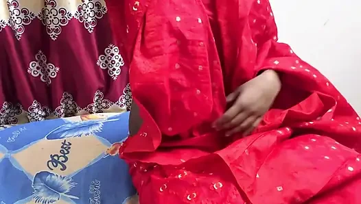 Seksi üvey annemi siktim, odamda sert sikişiyorum