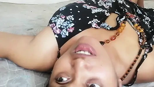 Ibu tiri indiaku asal sri lanka waktu aku lagi di rumah, suaminya lagi kerja