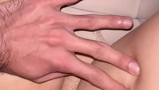 Üvey kız kardeş sert sikişiyor sıkı amcık
