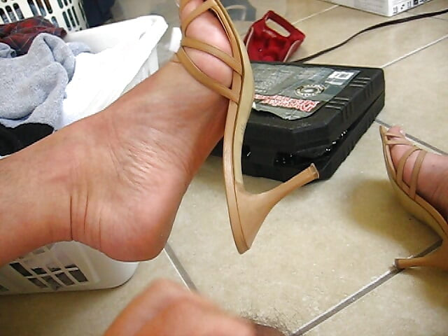 Cumming Hard While Wearing Pretty Heels