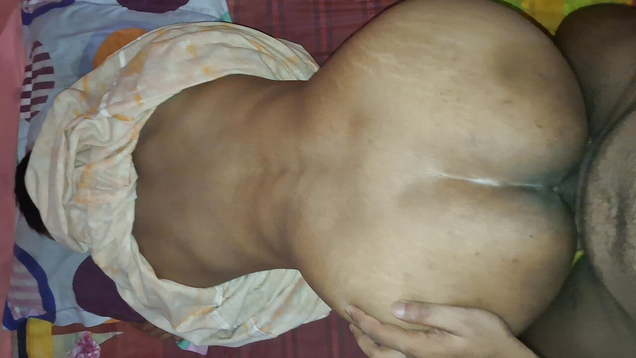 Neighbour Bhabhi Sex at Her Home
