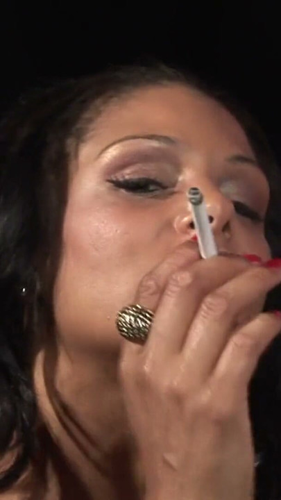 Curvy MILF smokes while hunk bangs her | Clip 1