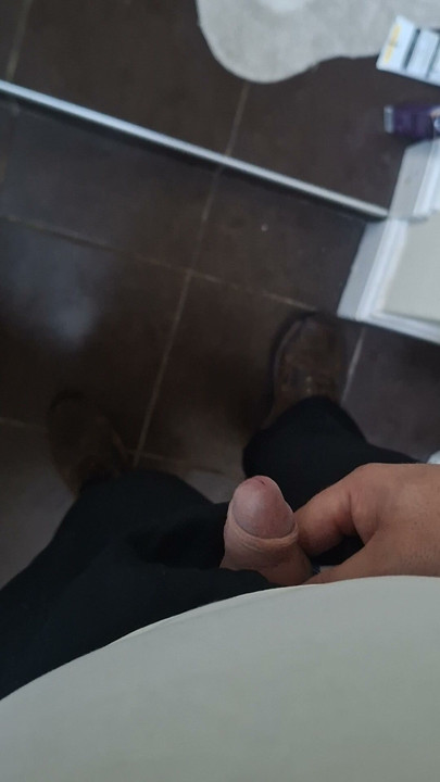 Esse pau precisa de uma putinha safada pra ficar duro