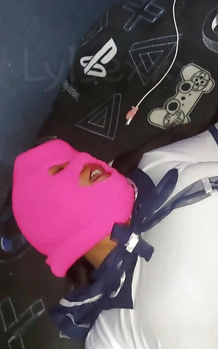 สาวร่านโอตาคุสนุกกับการโดนเย็ดขณะเล่นวิดีโอเกม