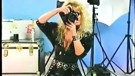 Electric Blue 43: большой вопрос с бюстом