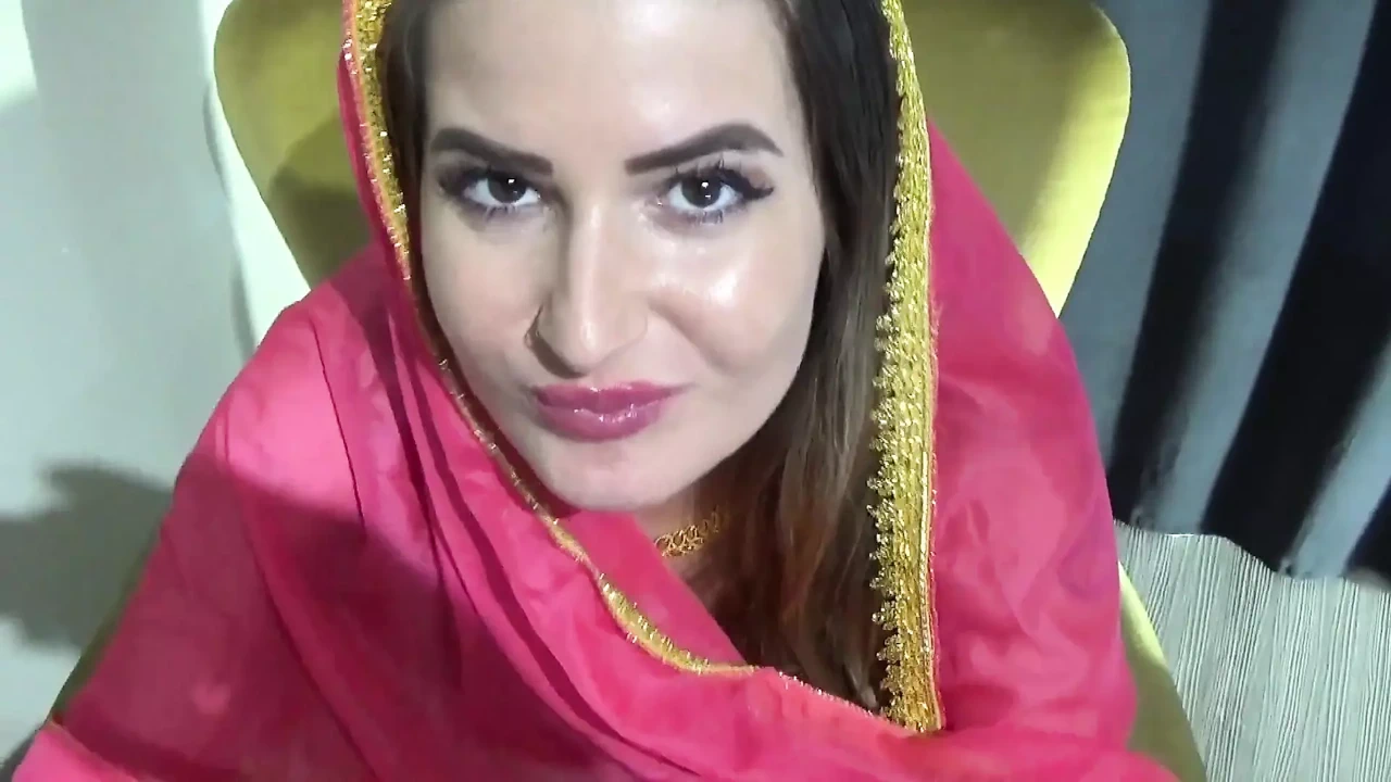 香港性感的土耳其女孩被她的继兄弟干