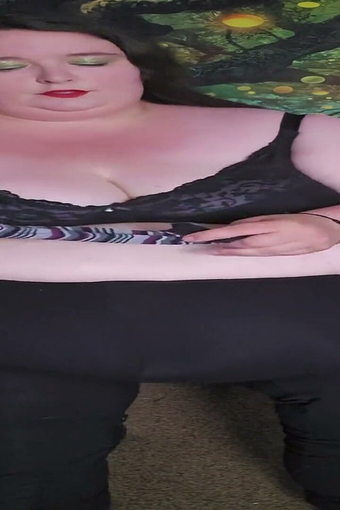 SSBBW zakłada ubrania