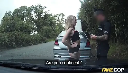 Fake cop - kamyon durağı cezbedici: sürtük tatlı kız polis arabasında sert sikiliyor ve gırtlağına kadar alıyor