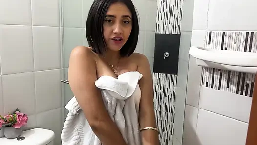 Ich konnte nicht entgegensetzen! Manuela Alvarez duscht ohne Unterwäsche und ich gehe rein, um sie hart im badezimmer zu ficken