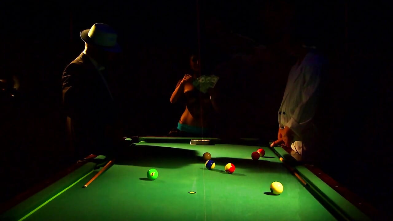 Обожающие анал лесбиянки со страпоном и лизанием задницы