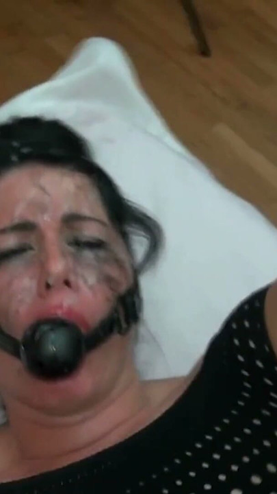 ¡Se cortó la filmación! Atada, amordazada, culo destruido y completamente creampieado | Clip 2