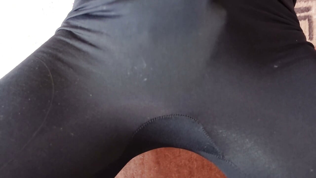 My Body in Leggings and Rubbing My Pussy Through Them