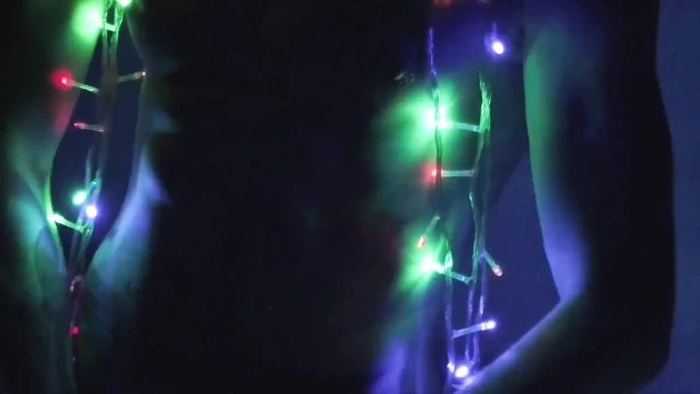 在圣诞灯下撸管