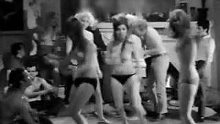 Un classico delle feste: ragazze del college (1968 softcore)