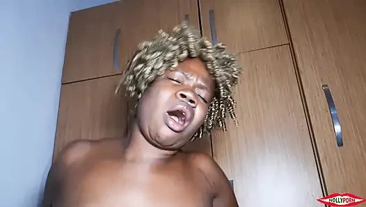 Пятьдесят большой хуй пробурил киску шлюховатой чернокожей, которая хочет еще