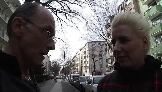 İki olgun güzel arasında azgın seks