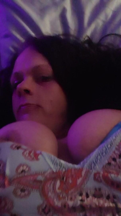 Milf playing with herself