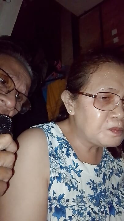 Bonding time coz her day off we sing together.