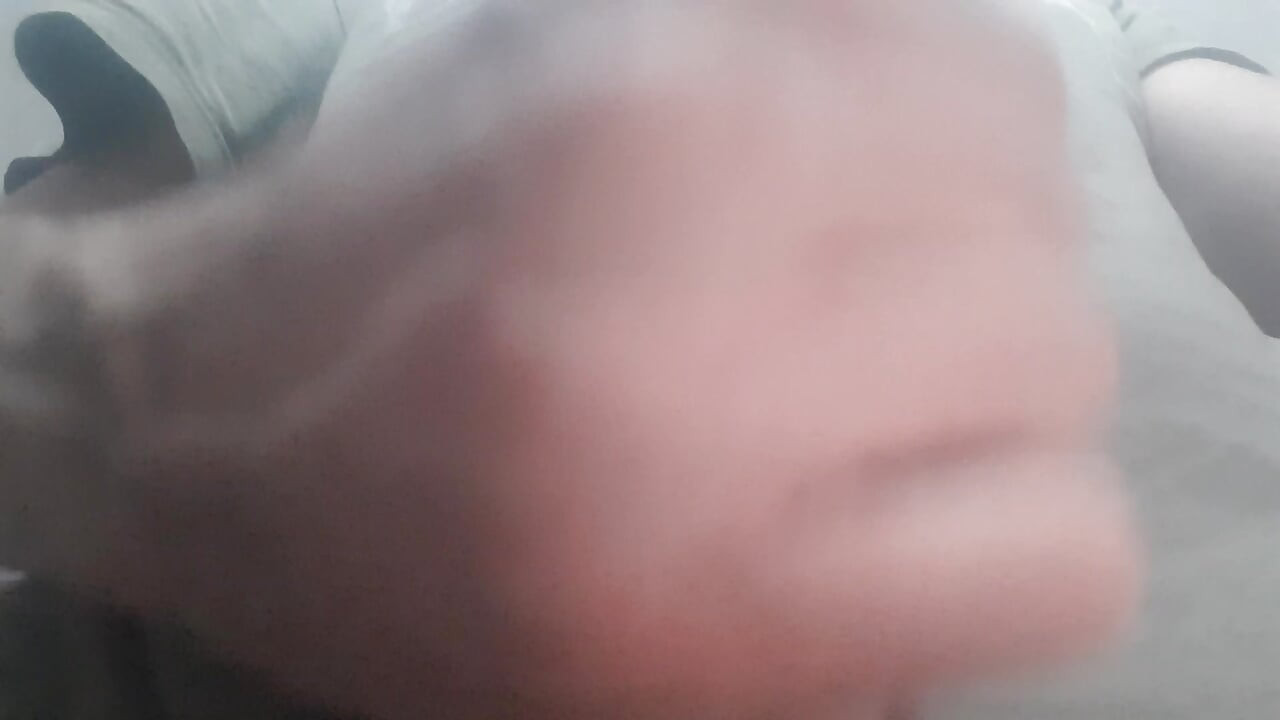 在沙发上抚摸我的鸡巴