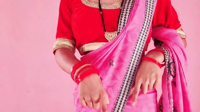 Desi bhabhi Naya saree pahankar apane yaar ke sath chudawane gahi