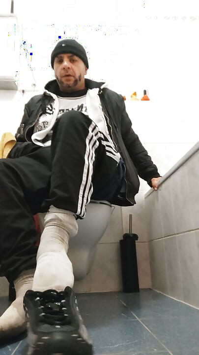 After the Cinema in Wc. Dirtyjunkbro and Socks