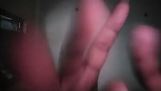 Симпатичная красотка 18+ удовлетворяет тебя своими грязными ступнями, чтобы лизать уборку в обмен на все ваши активы.