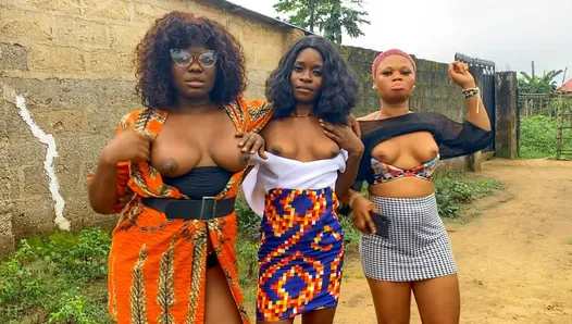 Des nanas africaines excitées montrent leurs seins pour un vrai trio lesbien après un délire dans la jungle
