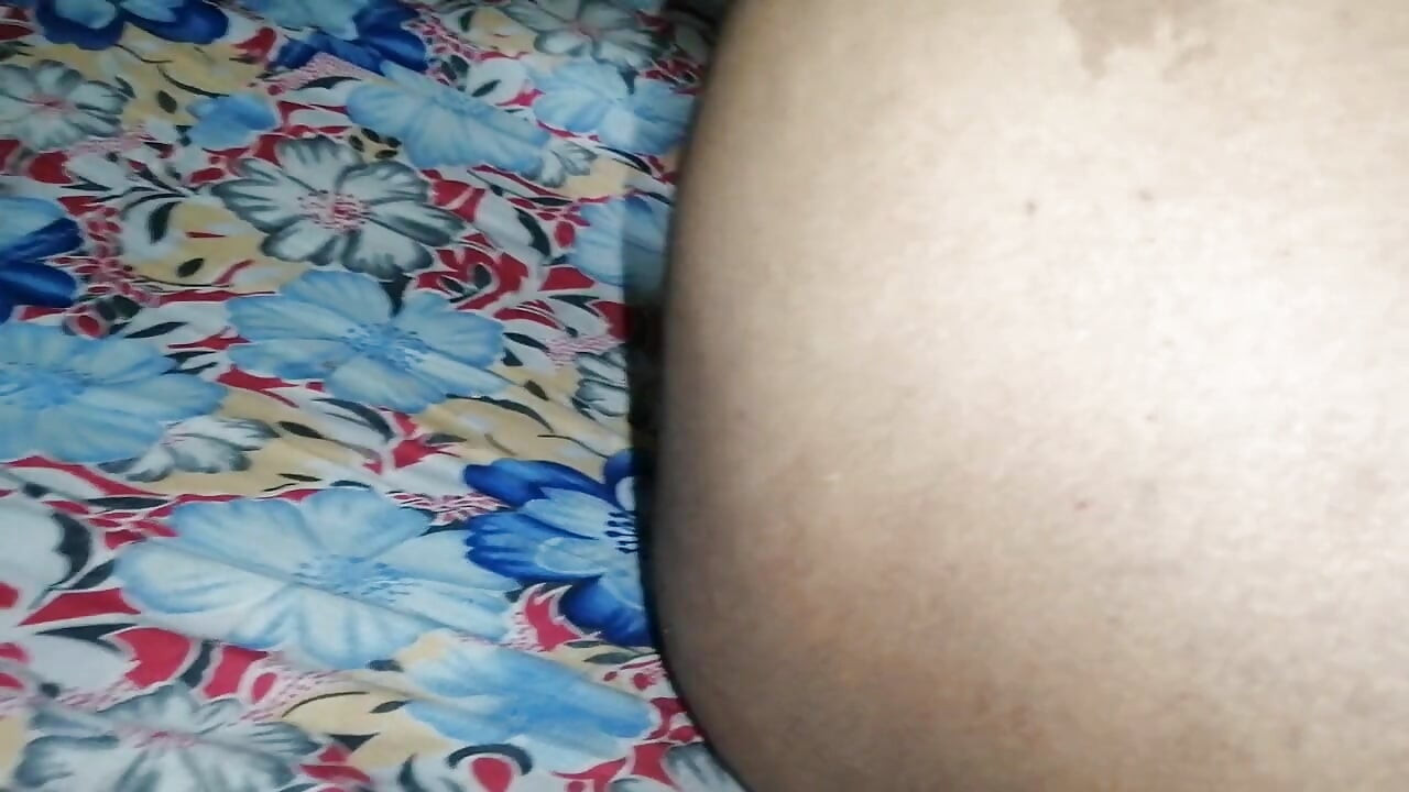 Menajeră desi țipă de la anal dureros