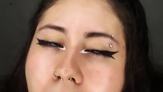 Si cantik 18 tahun suka dicrot sperma hangat dari kontol