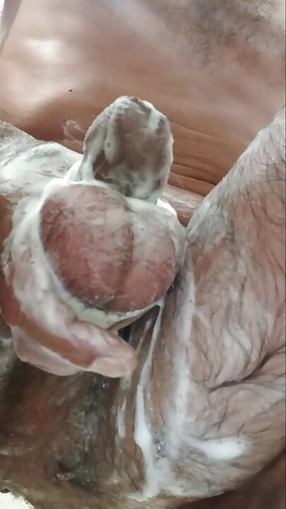 Solo beautiful big all in foam, unpleasant hand masturbation!