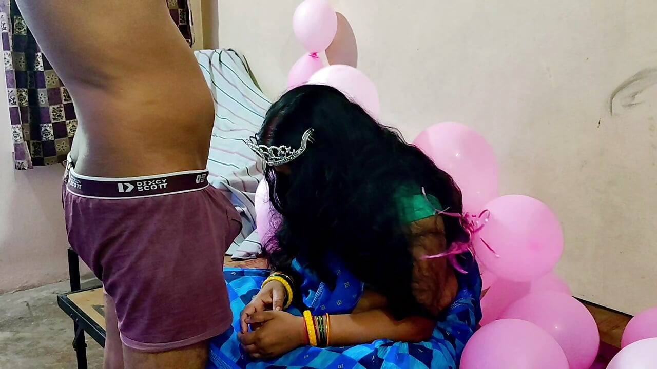Femme au foyer indienne le jour de son anniversaire