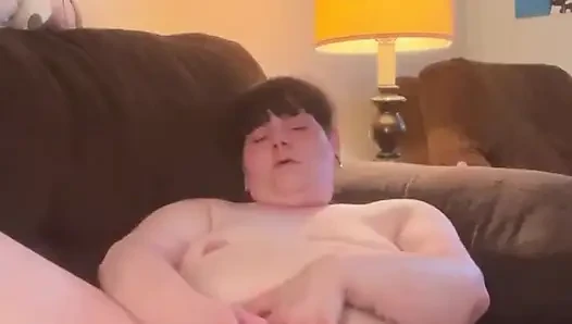 Cewek sange ini muncrat sebelum tidur!