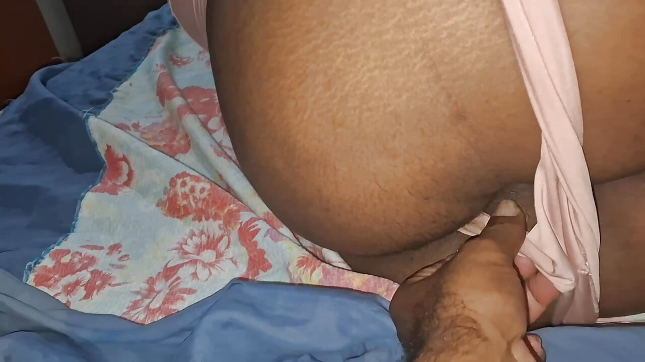 How to make a married evangelical BBW girl cum in putting her cock in her hairy pussy