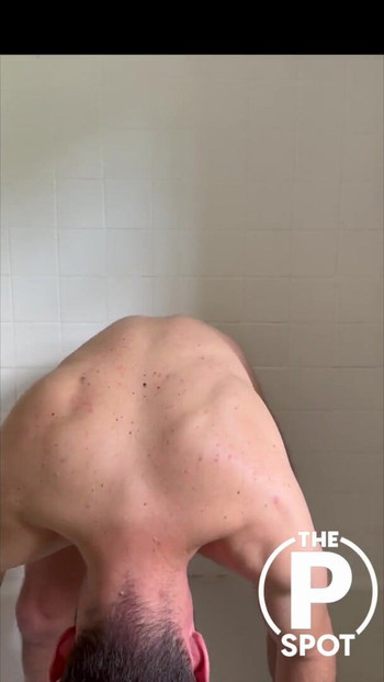 ピンクのディルドで前立腺オーガズム | クリップ 1