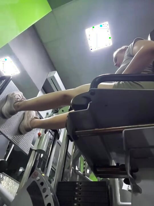 Jucielussie se antrenează în sala de sport