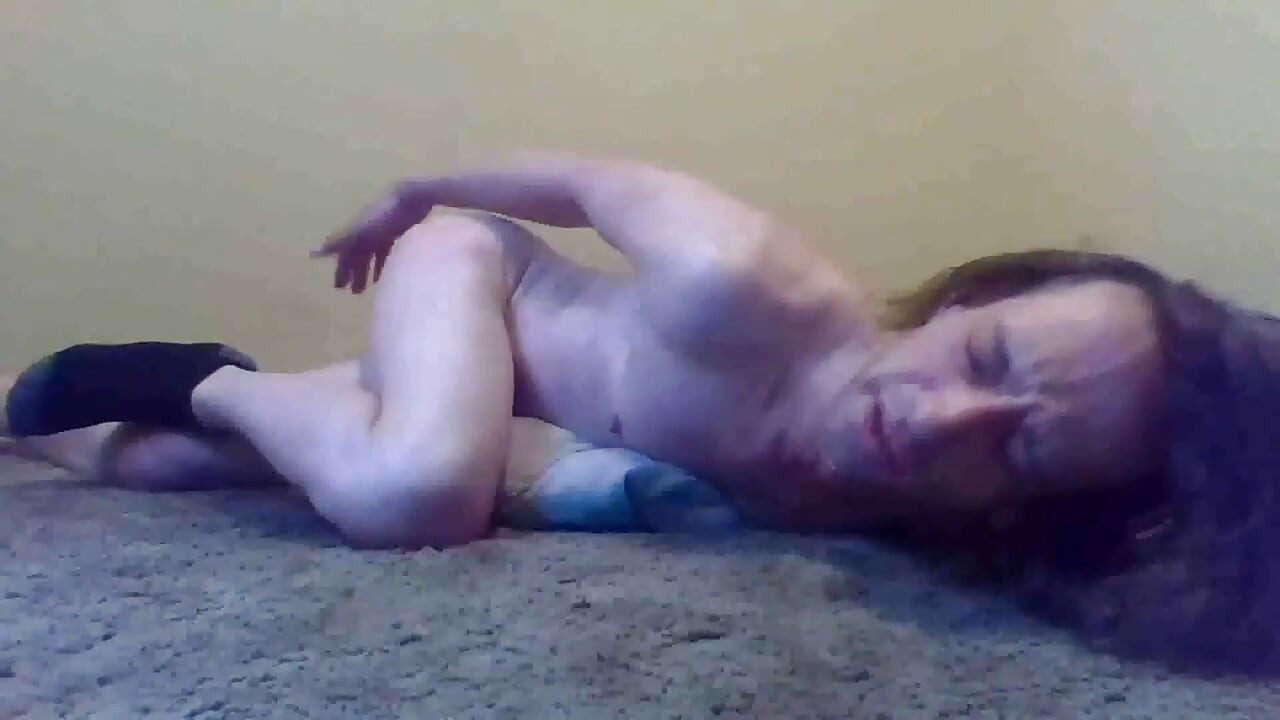 Bubblebutt Horny Naked Transgal Slut Fucks Blanket