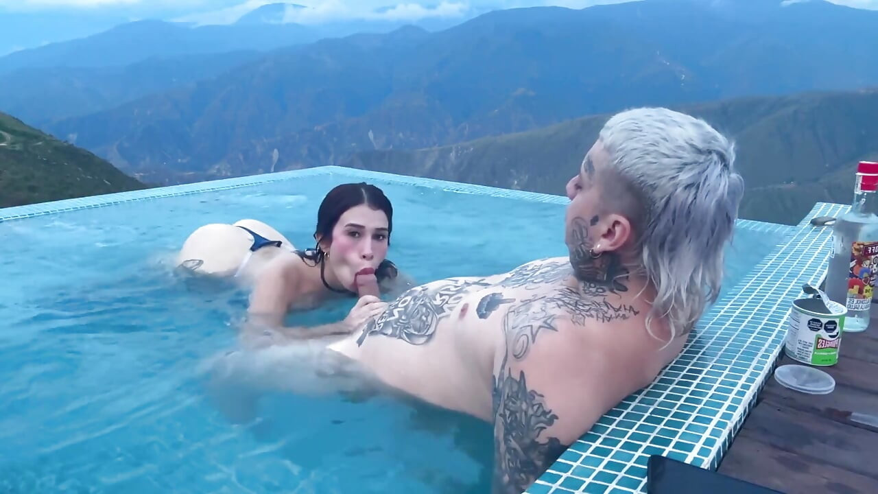 Tinder Randevusu Arka Planda Chicamocha Kanyonu ile Açık Havada Seksle Sona Erdi