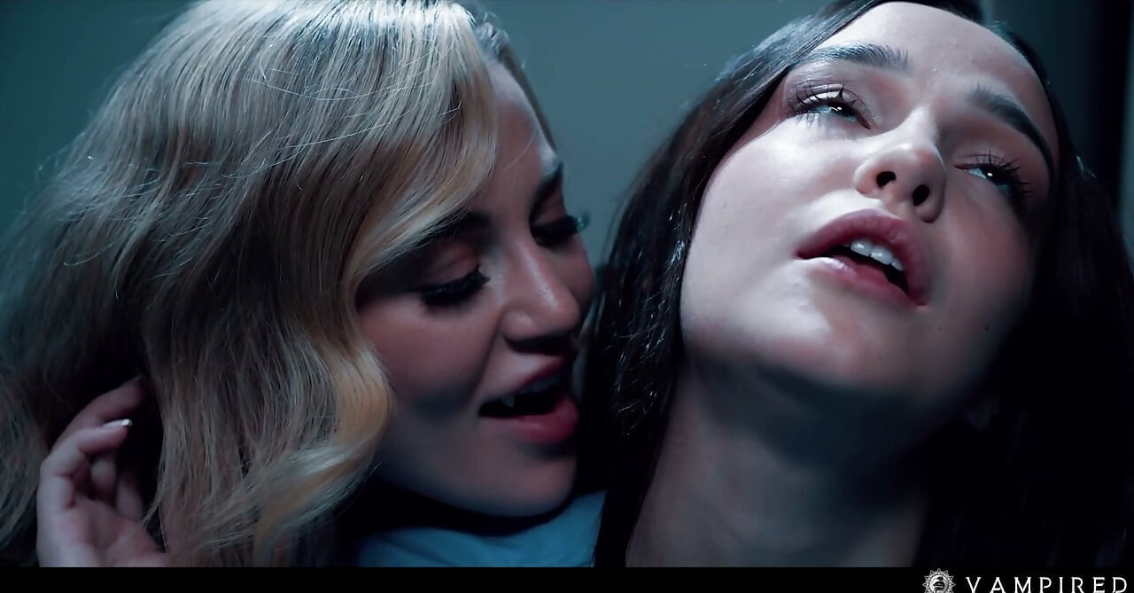 Vampiros lesbianas dominan la mente y control sexual - compilación