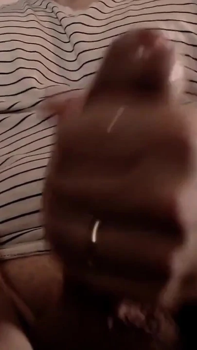 ช่วงเวลาอันน่าทึ่งจาก "เกย์ ASMR น้ําแตก - ฟังฉันน้ําแตกและคราง"