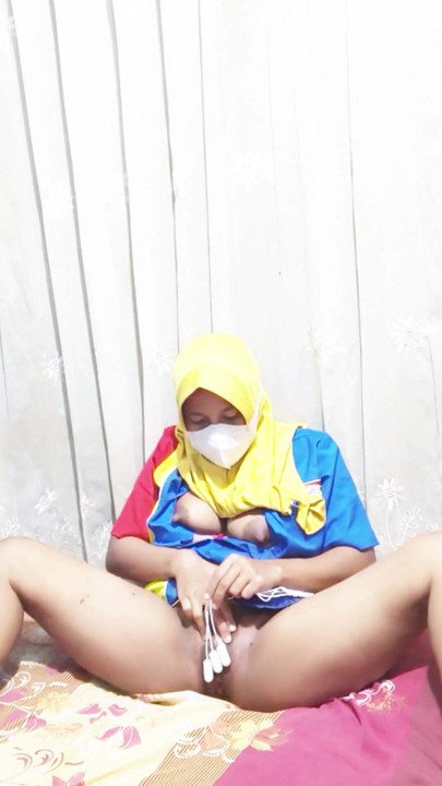 Memorable moment from "Hijab cashier Indomaret masturbates using dildo"