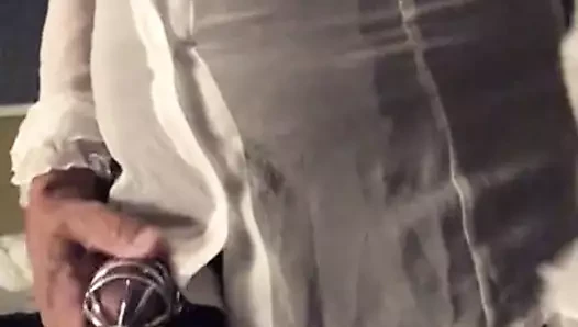 Kafesteyken okşamaya çalışmak