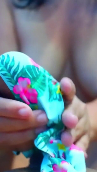 用我的内裤给你一个很好的手淫，充满了我从一整天的香味。 | 短片 3