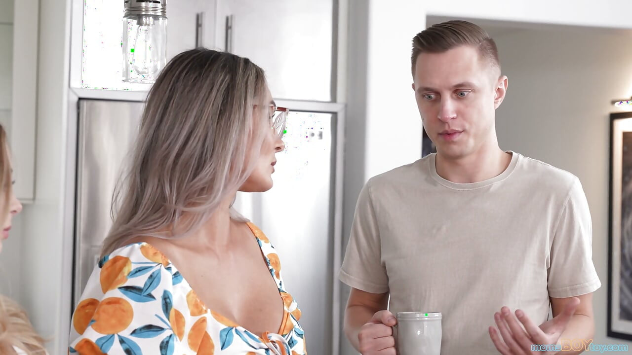 Pizdă flămândă a mamelor vitrege - S1e9
