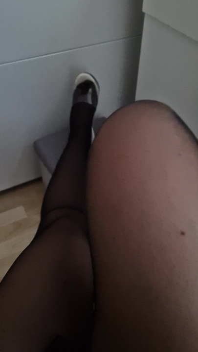Legs high hells.